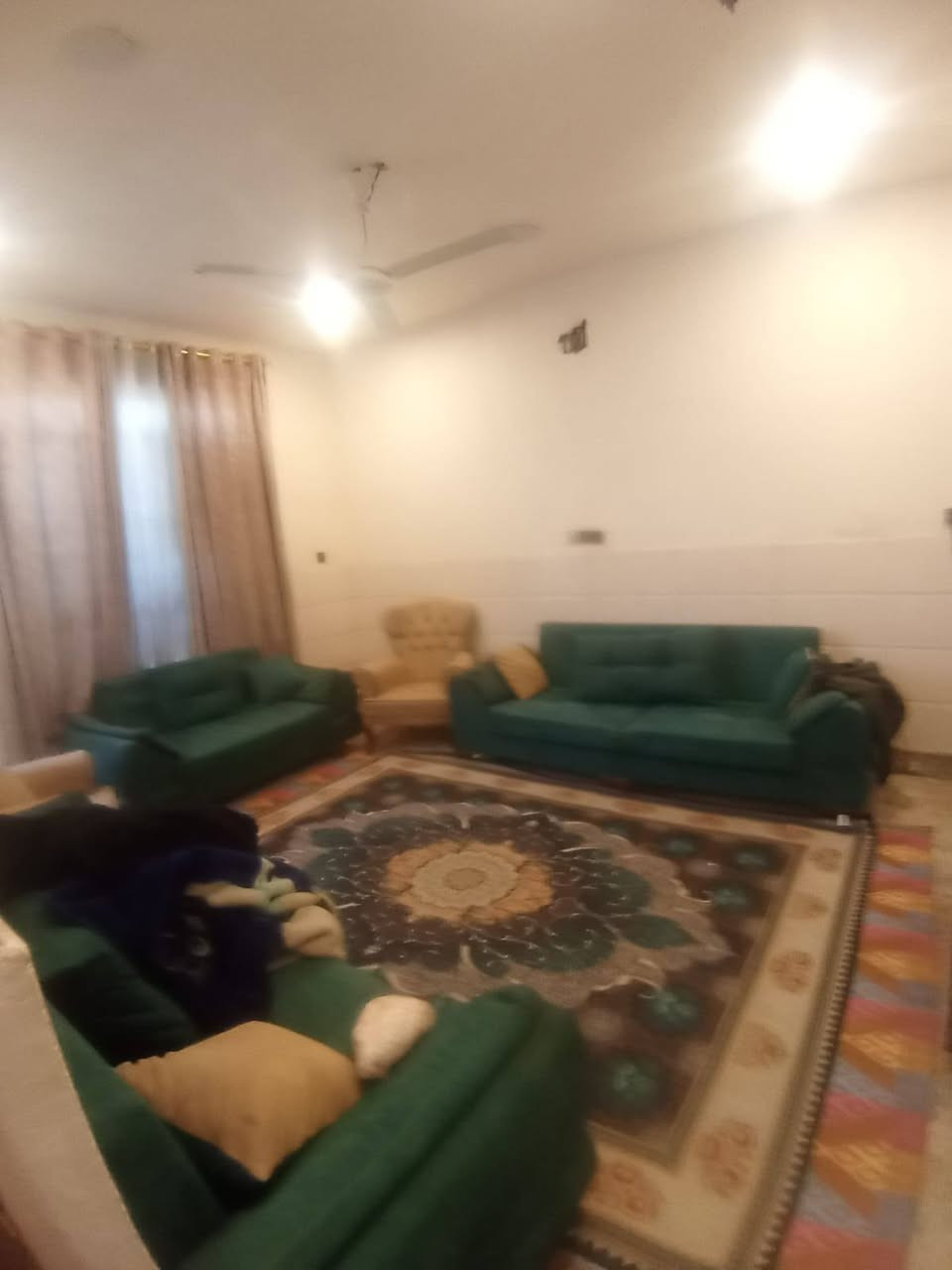 بيت للبيع مساحه ١٠٠الواجهيه ٦منطقه الشموخ تبليط ومجاري السعر ٩٠ الاتصال على الرقم ***********
