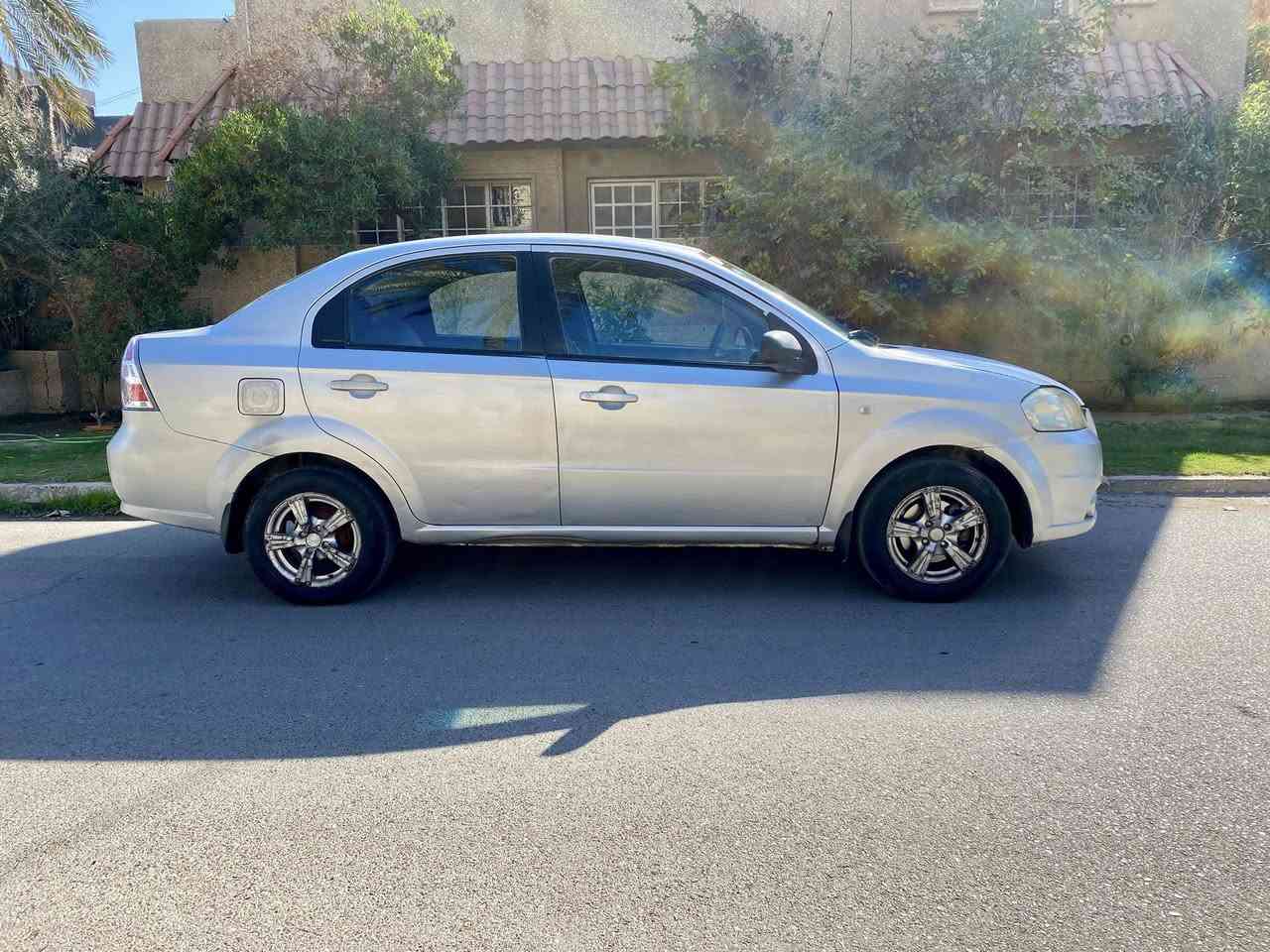 السلام عليكم 
أفيو موديل 2007 محرك 1600 مسكر المرغوب السيارة اقتصاديه وعمليه كلش جاهزة من كلشي وقبل كم يوم سويت صيانة جديدة ميحتاج تصرف شي عليه..
بيه كم قطعه صبغ وبيه بارد باب السايق كم إصبع مو هوايه السيارة سنوية لحد 2028 الهزه جديده والسيارة بأسمي رقم انكليزي السيارة حلوة ومرتبه وبالخير على الي ياخذها. 

العنوان
 بغداد/ المنصور-الأميرات 

السعر 60 وبيه مجال بسيط. 

***********
