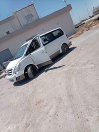 سيارة • موديل ٢٠١٢ • للبيع