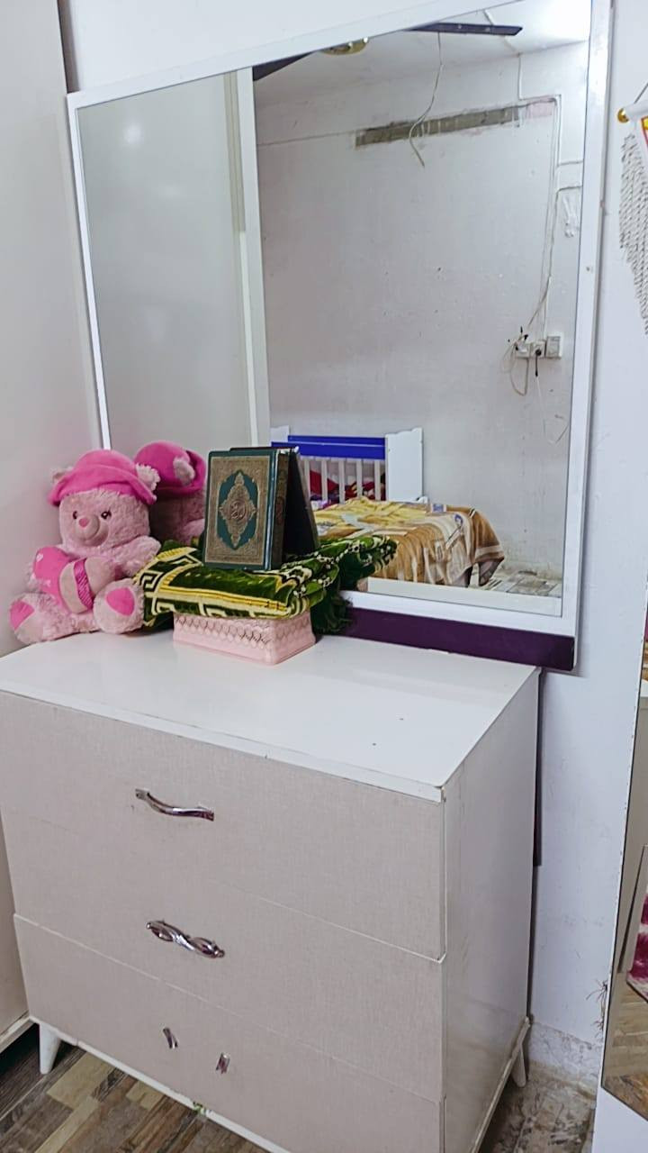 غرفه تركي ٦ قطع سعر ٢٠٠ 
شراي يراسلني واتساب فقط 
***********
