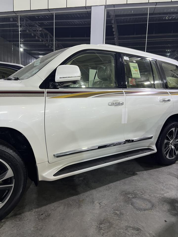 السلام عليكم
لاند كروز برايم اصل ٢٠٢٠ V6
رقم بغداد بسمي كفاله عامه من الصبغ والتبديل 
اخوان موصفات لبريم معروفه 
خمس كامرات 
سلايد 
بصمه 
شاشه 
ثلاجه 
مري قلاب +شفط
أناره ترحيب 
دوسات ليزرية كتابه LAND CRUlSER
اشاير لكزس
دشبول لكزس
٤ابواب بصمه 
جلد +كشنات كهرباء
جنطة كهربائية 
شحن ولير ليس 
طفاية حريق اصلية 
دي في دي قماره 
زرك لايت 
بجم زنون كامل 
حساسات امامي وخلفي وباقي موصفات لبريم 
كير محرك كهربائيات صدر امامي خلفي تخم تاير كله بشرط باحاله الوكاله 
ماشيه ٦٦ الف كم 
السعر 585
مكاني بغداد 
***********
