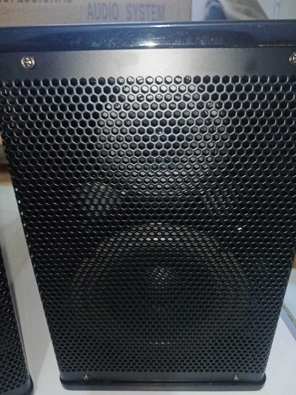 مكبرات صوت احترافية (Professional Loudspeaker)، وإليك أبرز مواصفاتها الفنية بناءً على الصورة:
الطراز (MODEL): 601.
قدرة الإدخال القصوى: 20-200 واط (RMS) / 750 واط (ذروة الموسيقى).
استجابة التردد: 45 هرتز - 20 كيلوهرتز.
المقاومة: 8 أوم.


**إذا كنت صاحب هذا الإعلان وتريد حذفه لأي سبب، رجاءا أرسل رسالة إلى الدعم الفني**