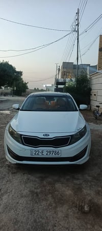 للبيع كيا اوبتيما 2012 خليجيه اللون ابيض صدفي بيها صبغ اثر ضربه باب ال...