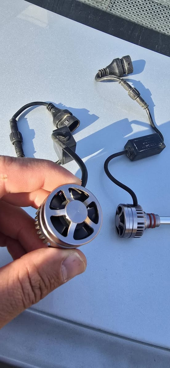 ليته ثلاجي ناصي مستخدم شهر سعر 20....***********
