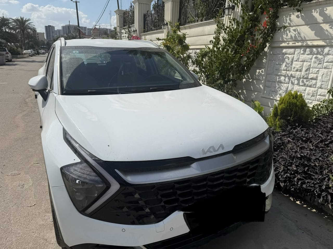 السلام عليكم من رخصة الآدمن                      للبيع كيا سبورتج الشركة الدوليه لون ابيض موديل 2023 ماشيه 35 الف km حقيقي حقيقي مواصفات السبورتج معروفه بيهه بارد قليل على گد اربع اصابع بعدهه داخل الضمان تبديل الدهن كله بالشركه السياره مال بيت وعلى ايدي من الزيرو …السعر المطلوب (216$)ورقه وبيهه مجال بسيط مكان السياره بغداد للأستفسار الأتصال (***********)
