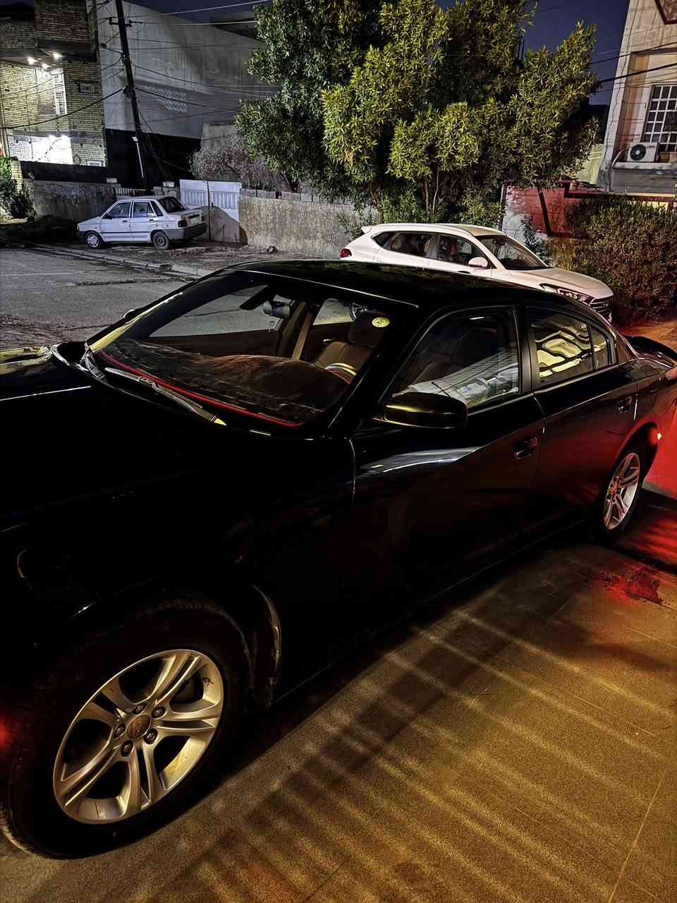 السلام عليكم جارجر sxt مديل2022 أصل لون اسود ماشية 63الف ميل
مواصفات كامرة خلفية حساسات امامية خلفية

مواصفات عادية تشغيل ع بعد  حادث السيارة جاملغ وبنيد بدون أيرباك موضح بل صور  وبيها مال تحميل شي بسيط بل قمارة وبيها ٣ رصعات بل باب مامسويهن مال سايق 

عنوان السيارة بغداد المشتل حي المعلمين السعر 220$ وبيها مجال بسيط ***********
