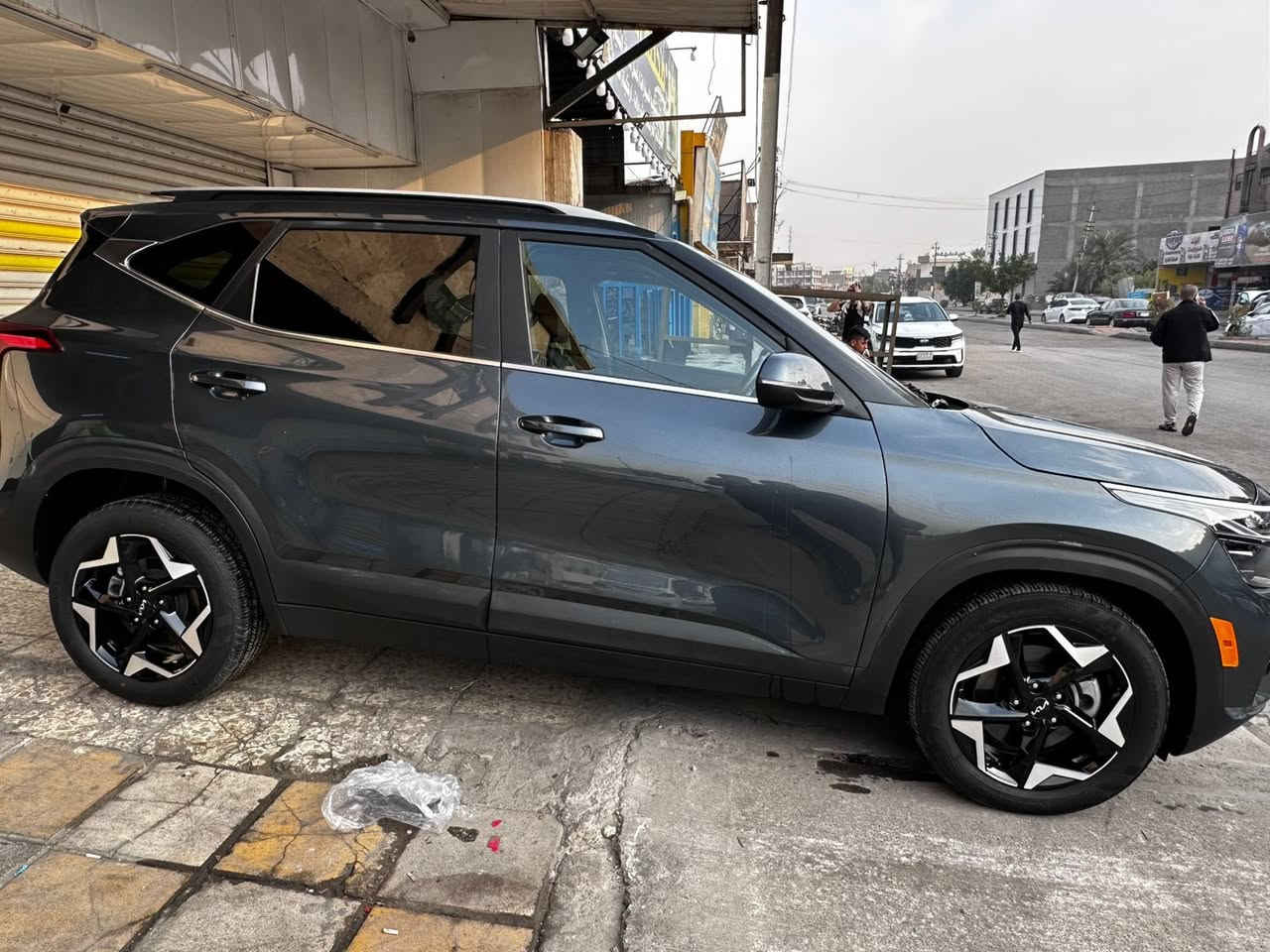 السلام عليكم
كيا سيلتوس  امريكي 
دخول جديد رقم منفيس بأسمي موديل 2024
محرك 2000 دوش

ثلاثه انظمة قيادة نورمل ..سبورت .. سمارت
ماشيه ١٢ ميل!!
بصمة  شاشه متصله كاري بلي
كشنات جلد !!
تبريد شاشه واناره داخليه LED لمس
تجوه خلفيه حاملة اكواب 
رادار امامي 
رادار خلفي 
رادار جانبي نقطة عمياء 
رادار تنبيه عند فتح الأبواب 
توقف ذاتي ….اطفاء ذاتي  في حالة الوقوف  تقليل صرف البانزين 
قيادة ذاتية 
مانع انزلاق
نظام صوت 
تبريد قطعتين خلفي + شاحن تايبسي
اشاير بلمري 
لد امامي خلفي 
الحادث: فقط جاملغ صبغ نفسه عدته صبغته 

مكان السياره بغداد الغديرساحة ميسلون  بدون رقم
السعر١٦٠ وبيه مجال للشراي
لاستفسار ***********
