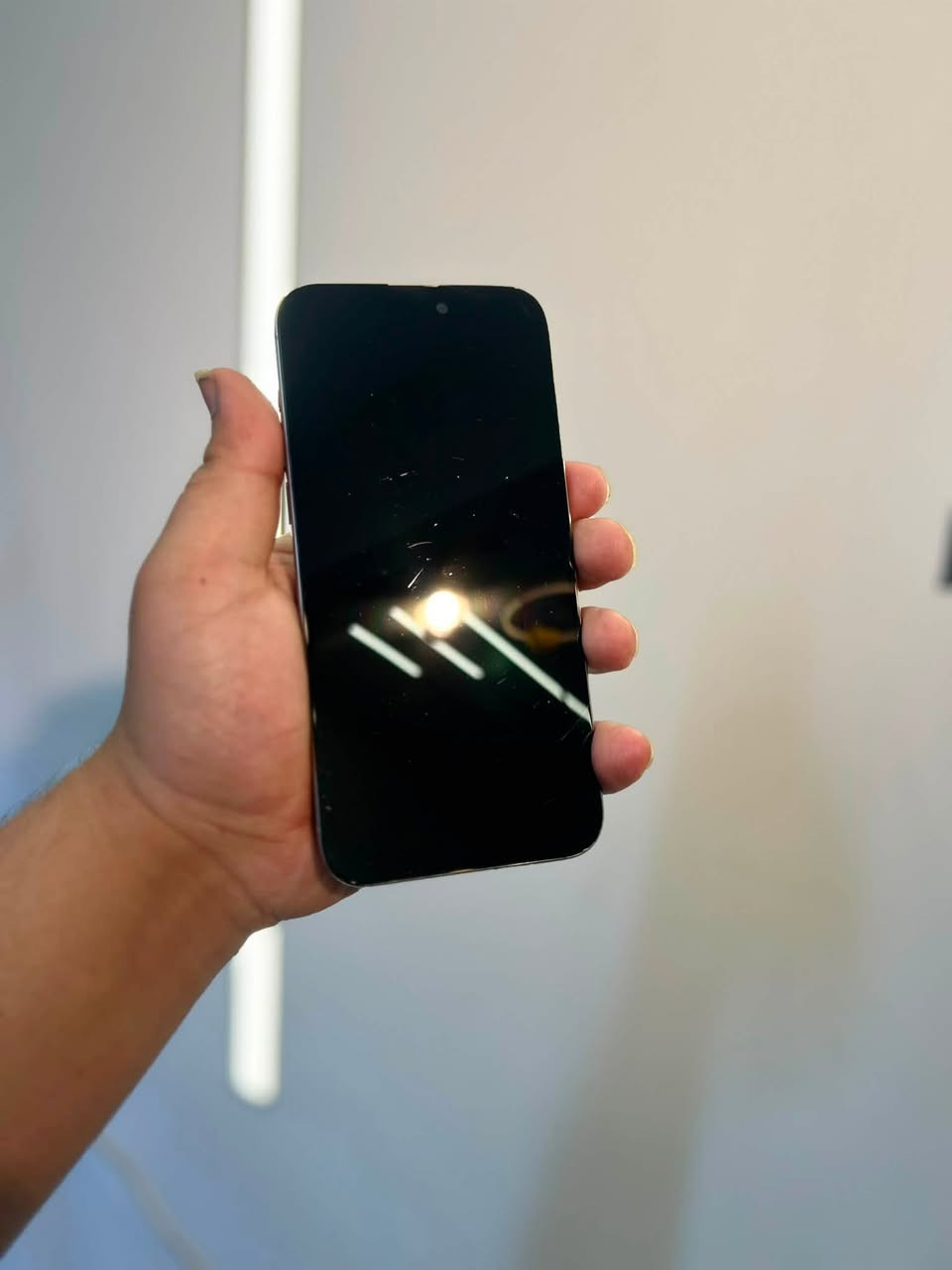 سلام عليكم 15 pro max 

بطاريه 87 🔋

ذاكره 256

لون التيتانيوم 

الجهاز مبدل شاشه نوع افضل شاشه بلسوك من ناحيه الالوان ولدقه 
الجهاز كامل مكمل من كلشي فيس ايدي شغال 
السعر 875 قفل موجود فيس او واتساب او هاتف ***********
