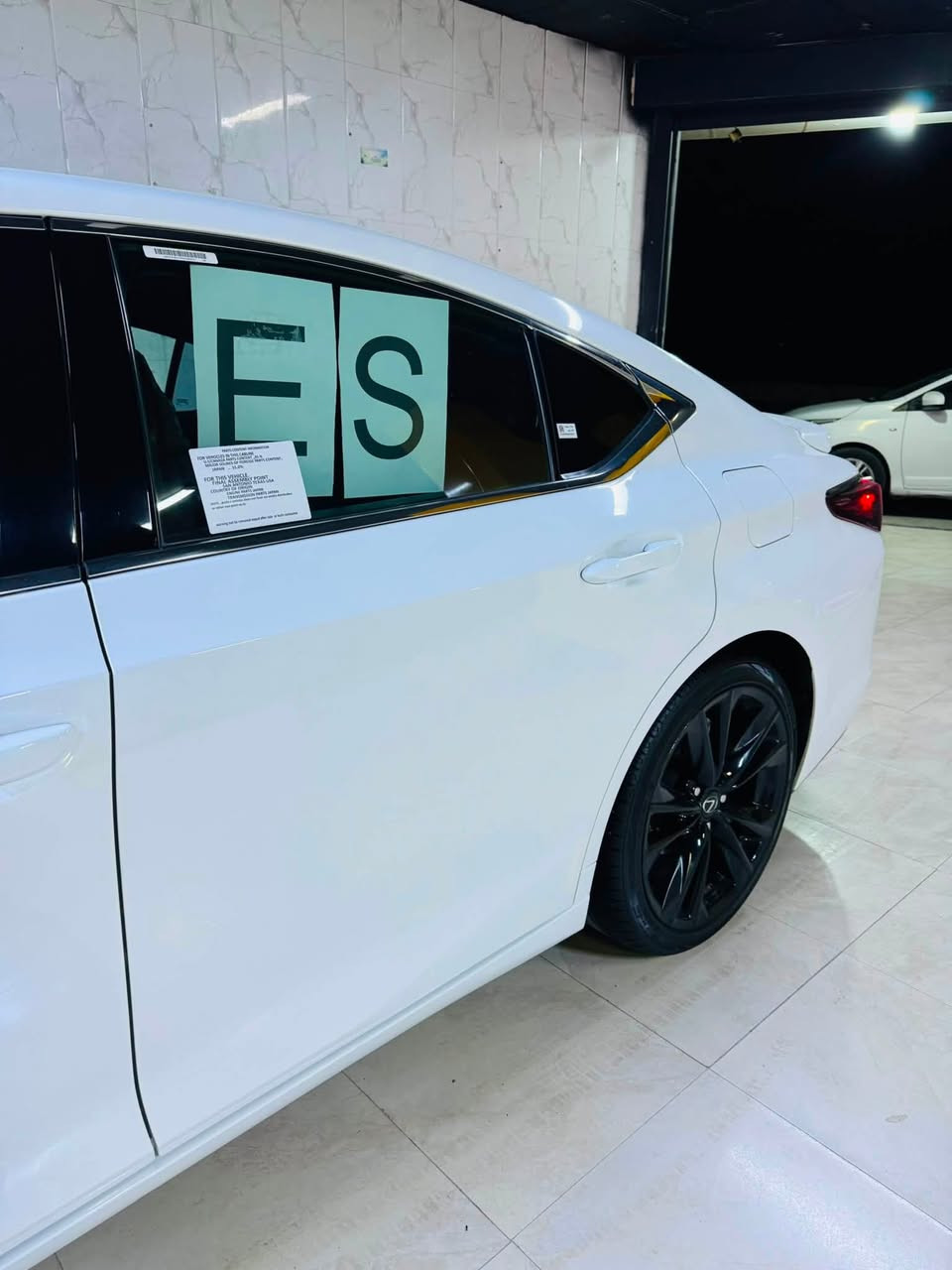 LEXUS ES 350  Fsport 2023
دعامية الي دعامية كفالة من صبغ و بارد و شخت كلين تايتل 

لايت ئوتو ٣ عدسات متحرك 

داتاشو 

شاشة كبير 

شحن وايرليس

تشغل عن بعد 

رادار امامي و جانبي خط مسار 

حساسات امامي و خلفي 

كشنات هيتر و تبريد 

ستيرن هيتر كهرباي 

كيج الكتروني متحرك

١٢ سماعة ماركة markt Levinson

كشن خزن

مريات شفط 

٤ ابواب ذكي 

ويل ٢١ تخم تايرات جديد انتاج ٢٠٢٥ 

بعد اهوية مواصفات بيها 

سنوية جديد ٢٠٢٩

٢ بصمة 

ماشية ٤٠ الف 

***********
