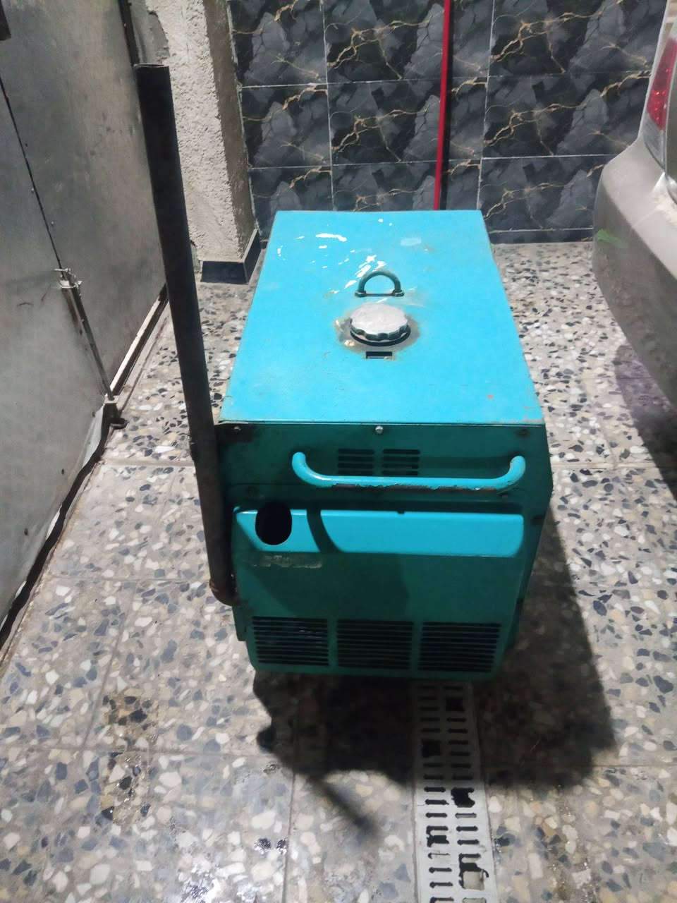 السلام عليكم مولد للبيع شغاله بس متروكه من العام سعر 300وبيه مجال ***********
