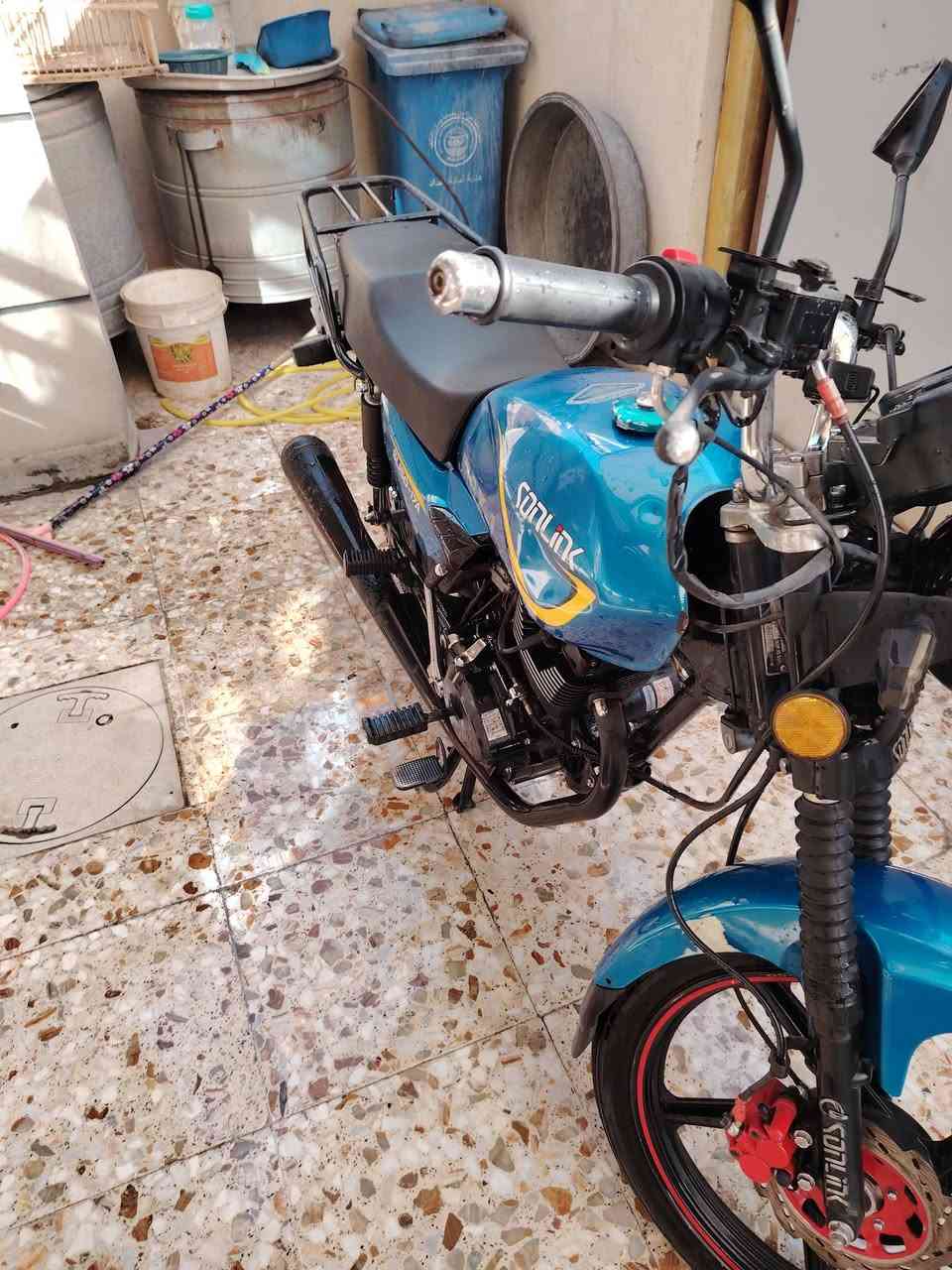 سلام عليكم
دراجه شايننك موديل ٢٥ 

اوراق سكنر اخذتها  من معرض يوسف جويه

السعر ٩٥٠الف 

محرك نظيف ما مفتوح تجي و تفحص 

الموقع العبيدي***********
