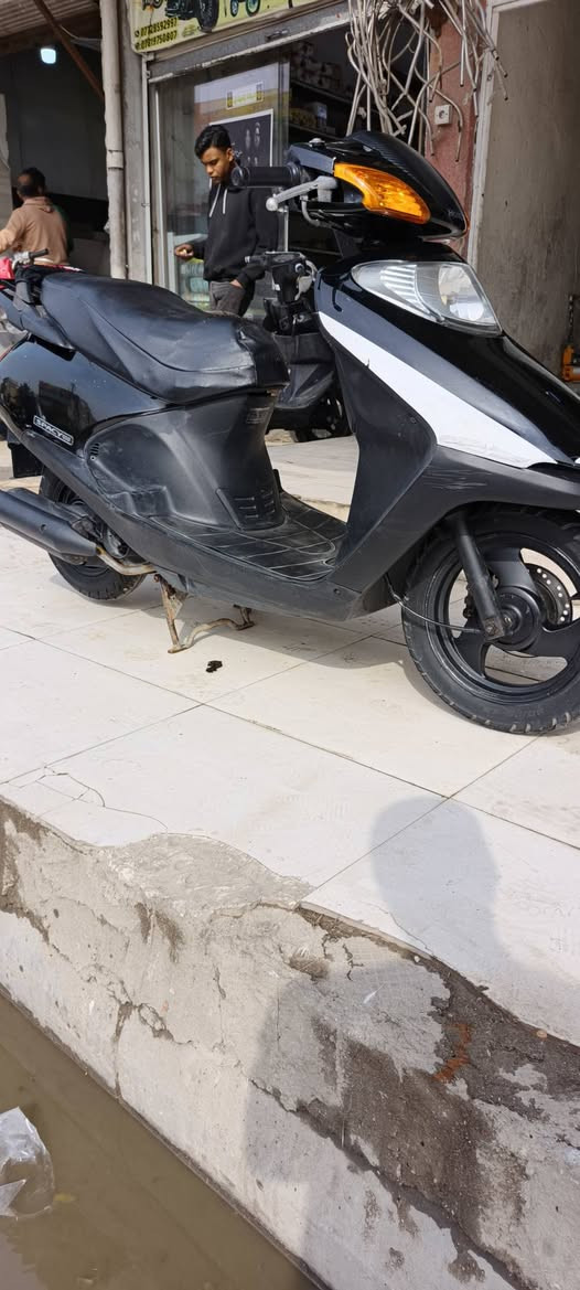 السلام عليكم اسبيسي ياباني الدراجة كفاله عامه ماكو شي بيه طافي كله شغاله كفر أصلي قفل جنطه قفل استيرن  مكينه ما مفتوحه الدراجه ماشيه 73الف السعر 900
***********
