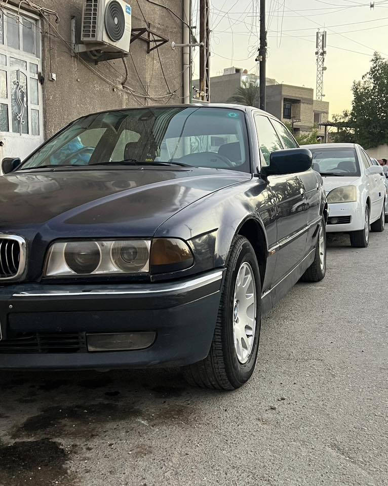 ⸻

🔥 فرصة نادرة لعشّاق BMW 🔥

🚗 BMW 740i موديل 1995 – 8 سلندر

إذا تدور على سيارة فخمة، قوية، ومناسبة للتمشية أو المشروع… هذا اختيارك 👌

المواصفات والحالة:
 • مكينة 8 سلندر قوية وناعمة
 • قير أوتوماتيك شغال ممتاز
 • كهرباء كاملة شغالة 100%
 • تبريد ممتاز (مهم جداً)
 • السيارة بلادية
 • اللون الخارجي مبيّض ويحتاج صبغ
 • الداخلية متعبة وتحتاج ترتيب
 • ميكانيكياً وضعها طيب وتحتاج فقط لمسات شكلية

✨ سيارة تعتمد عليها ومناسبة للي يحب الفخامة الكلاسيك مع القوة

📍 الموقع: بغداد – بغداد الجديدة
💰 السعر: 7000 دولار (قابل للتفاوض للجاد فقط)
📞 الاتصال: ***********

