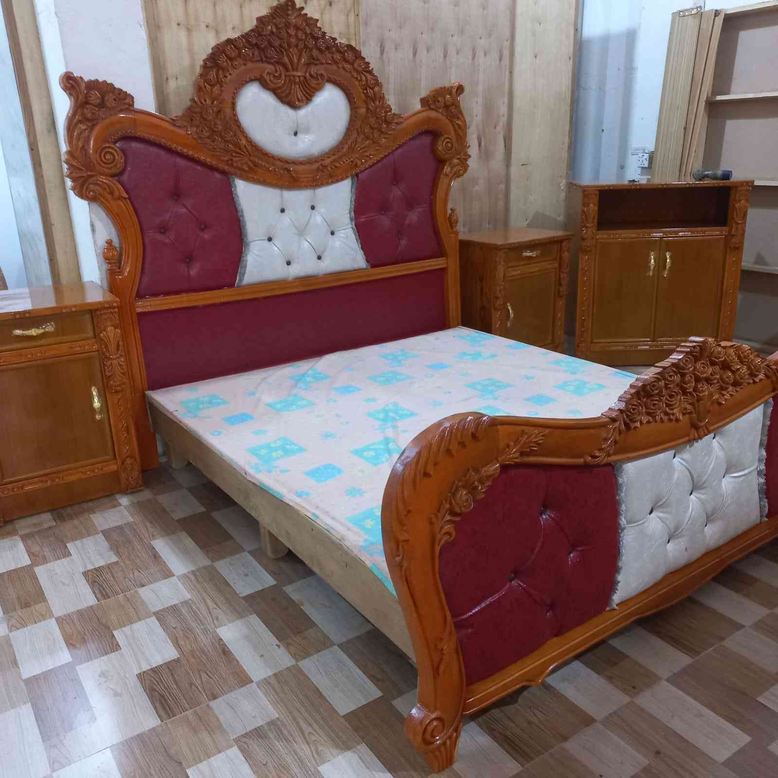 غرفه نوم صاج مستخدمه قليل 
اخت الجديده السعر مليون وربع 
المكان خمسه كيلو للاستفسار خاص 
او اتصل ***********
