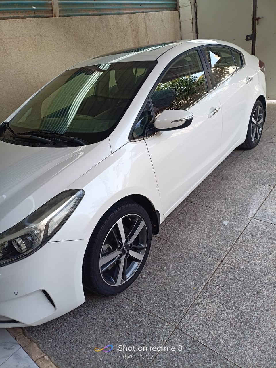 سياره سيراتو 18 فول الفول سياره تعتبر زيرو ماشيه 26 على وضع الشركه كلشي سبير منازل بصمه وفتحه بنفس الوقت وكل المواصفات بيه مكفوله السعر 162
***********
