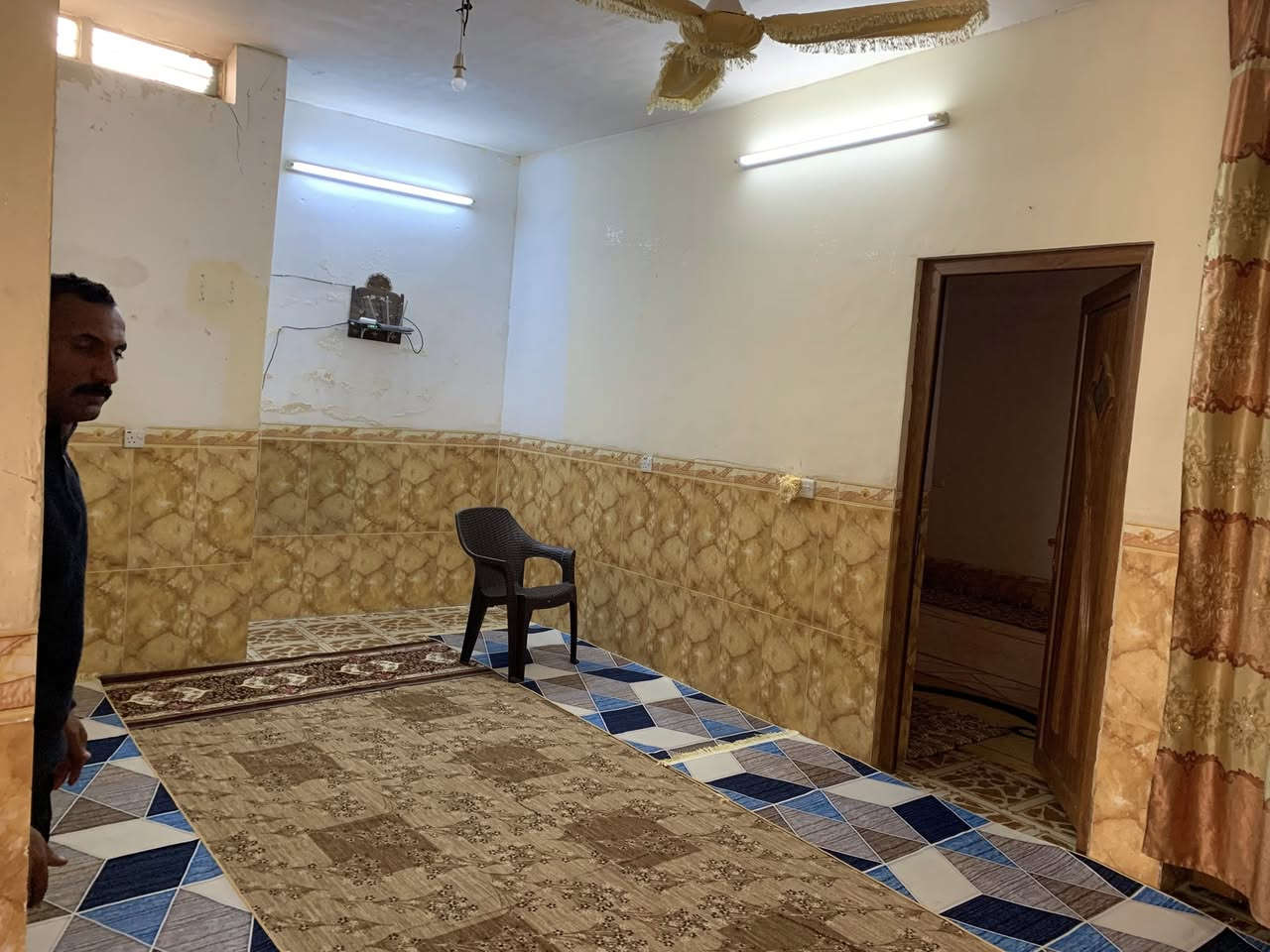 سلام عليكم بيت للبيع طابو سعر مناسب للأستفسار اتصال على *********** او مراجعة مكتب عقارات المحبة مقابل مول اراس 2
