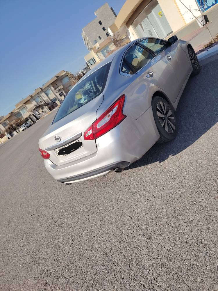 التيما 2016 فول مواصفات ما عدا فتحة سقف طبعاً 
كير بشرط الماكينه تعبانة شوي بس خير من الله مافيها مشاكل
سونار ملحق بالصور طبعا ما بيها دواخل يعني حادثها خفيف وخارجي 
108 وبيها مجال بسيط
تواجد السليمانية
والتحويل بشرط 
تواصل *********** السليمانية, العراق
