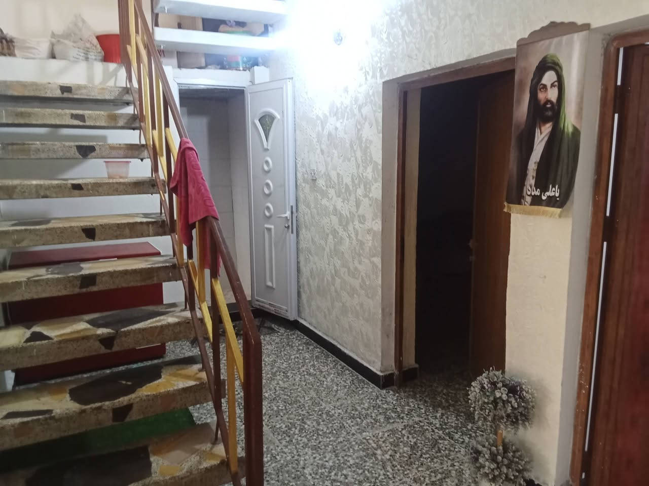 بيت مساحه 200 متر  طابق واحد قريب على كراج الاسدي
مطلوب قرض المصرف العقاري (مبادره) متكون من (غرفتين نوم ومطبخ واستقبال صحيات 2 داخلي وخارجي وكراج وحديقه)  وبي مخزن بالسطح السعر المطلوب 60 
للأستفسار 
***********
