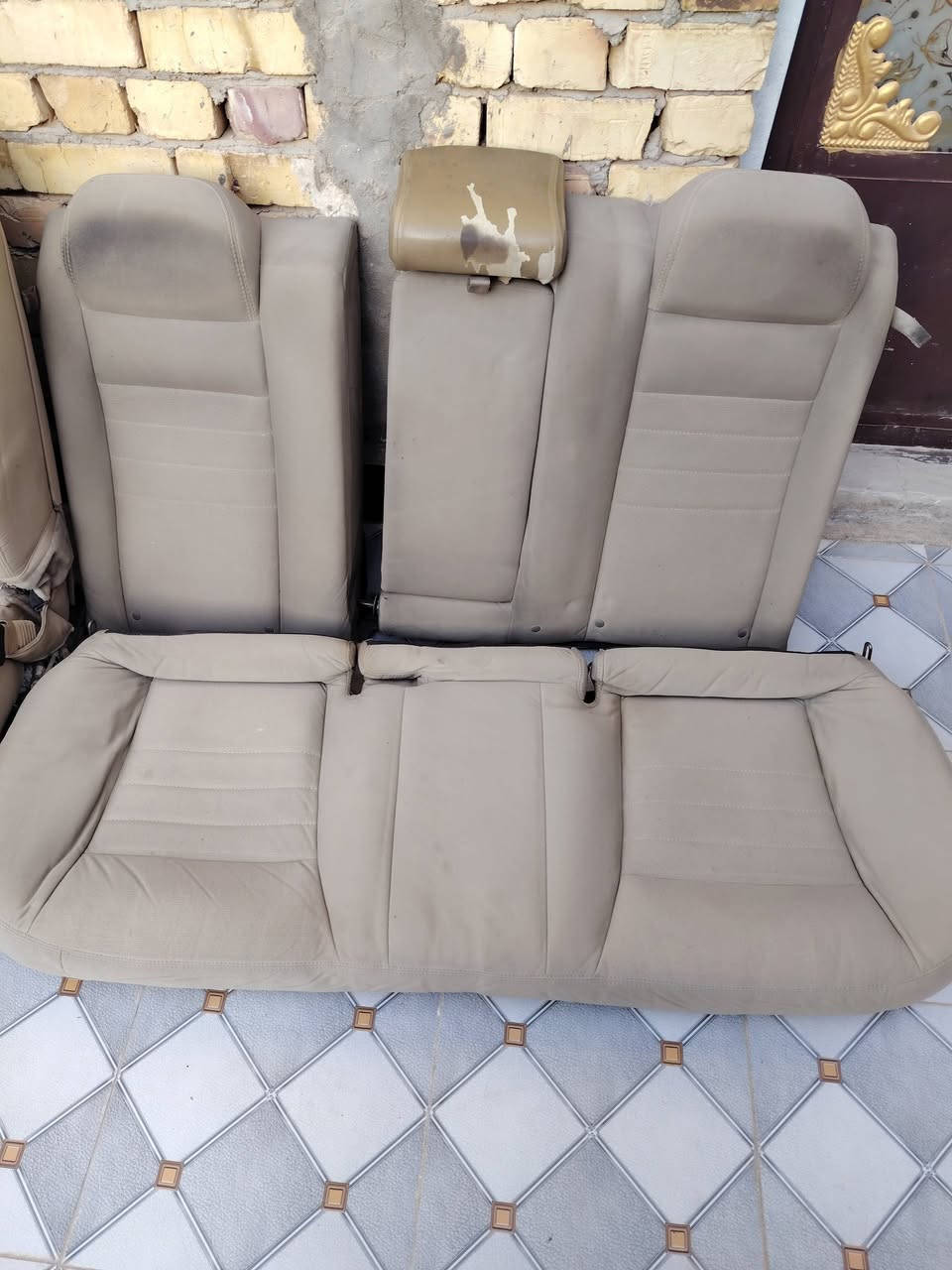 السلام عليكم كشنات جارجر مستخدم البيع السعر   125وبيها مجال نضافه85 بل ميه العنوان  ذي قار قلعه سكر تصال ***********
