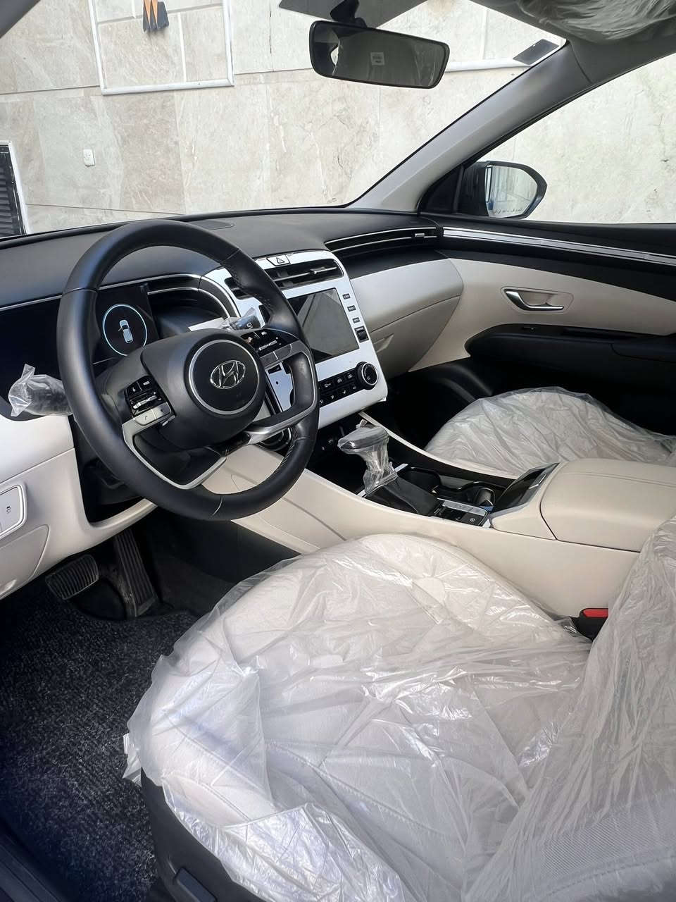 سلام عليكم توسان موديل 2024رقم بغداد فول مواصفات ماعدا البنراما(داخل ابيض )مكفوله كفاله عامه ماشيه 30.
السياره جديده بمعنى الكلمه وبعدها بضمان الشركه مالتها.عارضها 217وبيها مجال قليل للشراي ***********مكاني بغداد السيديه .
