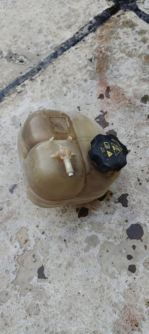 سلام عليكم 
للبيع
تخم ويل كب مع التايرات والحساسات ب 250 الف
عقل كير ب 30 الف
مراية وسطية ب 5
مراية جانبية ام الرادار بيهة كسر بسيط ب 40 الف
داينمو محرك 3600 يحتاجله فقط كلچ ب 30 الف
كوع ولف حماوة 3600 اصلي موبار ب 15 الف
درع اسفل دعامية اصلي بي كسر بسيط ب 20 الف
قواعد دبل خلفية اصلية زوج ب 25 الف
قواعد بلوجكتر ابو العدستين زوج ب 30 الف
دبة ماء مع القبق اصلية ب 25 الف 
اذان راديتر ب 5 الف
فافونات امامية زوج ب 10
شوتة مال جويتر 6 سلندر ب 10
مكاني بغداد
***********
