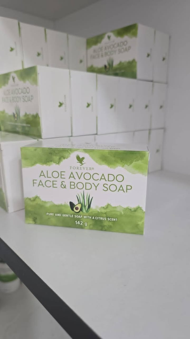 الافوكادو غني بالفيتامينات والمعادن التي تعزز صحة البشرة. بعض فوائده تشمل:

- ترطيب البشرة وتغذيتها
- تقليل ظهور التجاعيد والخطوط الدقيقة
- علاج حب الشباب والتصبغات الجلدية
- حماية البشرة من أضرار أشعة الشمس
- تحسين مرونة البشرة وتجديد خلاياها

يمكن استخدام الافوكادو كقناع للوجه أو كمرطب يومي للبشرة.


**إذا كنت صاحب هذا الإعلان وتريد حذفه لأي سبب، رجاءا أرسل رسالة إلى الدعم الفني**