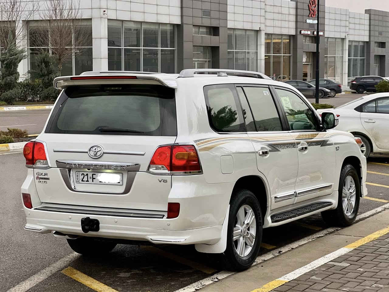 تويتا لاند گروزر موديل 2012 بريم 8 سلندر فوول مواصفات GXR + گير ئوتوماتيك + به صمه +فتحه + داخل فورميكا + تبريد مر كزي + ثلاجه + ئاوينه شه فت + پيشو دواي حاسه + هه زاز + لايت زينون + به خي لايت + كوشن جلد + كوشن كا ره با + 7 راكب + ABS + كاميرا + شاشه + قفل ئه كسل + مابه سبغ + محرك+ و گيري ما مفتوح+ ماشيه 132 كيلومتر سه نه وي تا 2029 جديد+ سعري 358 💵 وه ره قه ☎️***********☎️ عينوان سليماني
