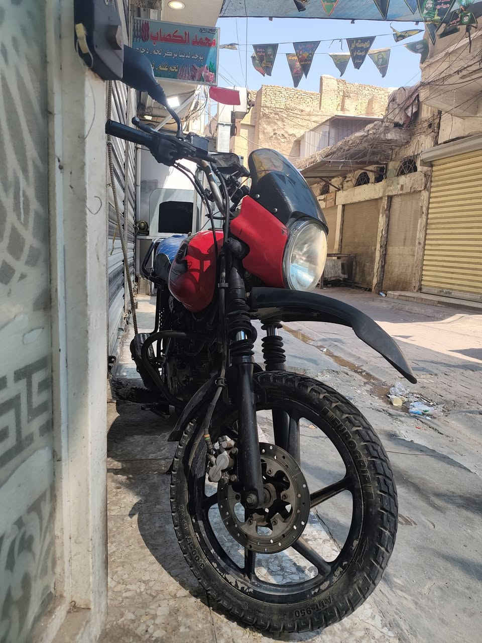 بوكسر للبيع شباب دراجه مجفته العطل اللي بيها الزنجيل بس تبدله الدراجه شغاله ما بيها خل العنوان بغداد شارع الكفار سعر 800بيه مجال ✅ *********** او مراوس بدراجه سيفان تكون ما بيها اي خلل حسب النظافه
