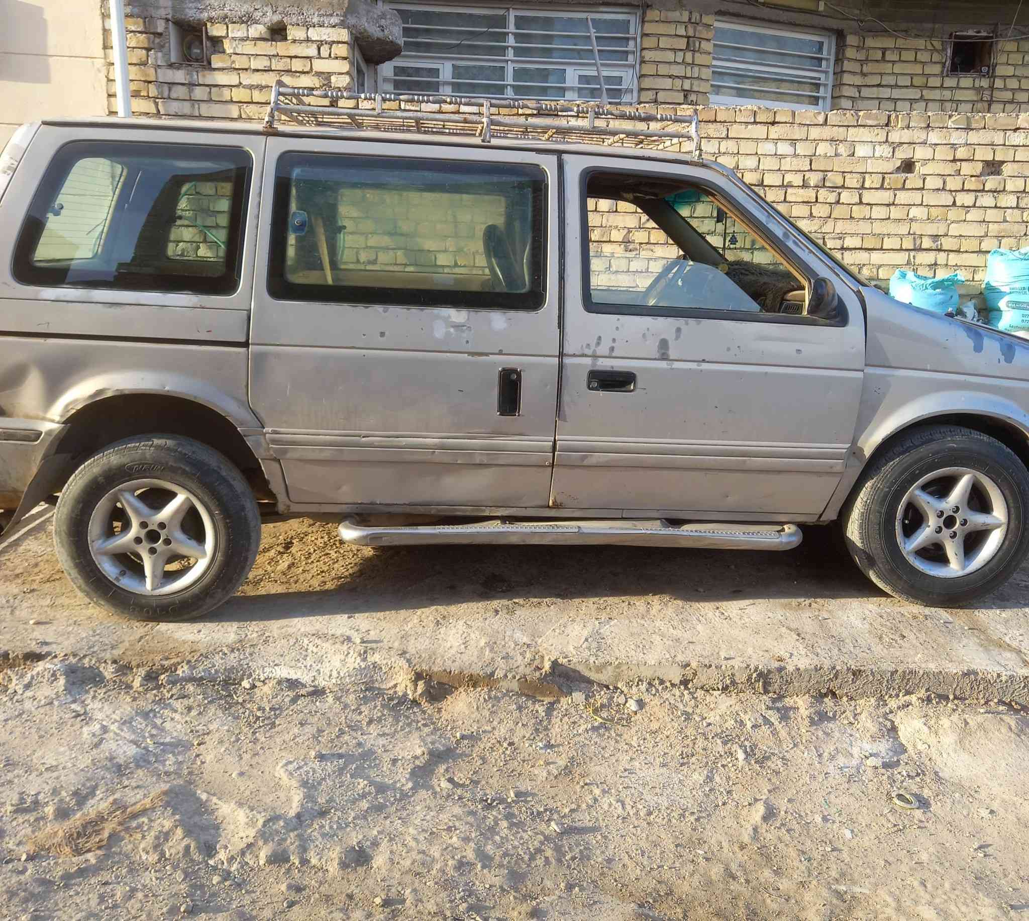 سياره دوج مديل ٩٣ للبيع ٧راكب سته سرندر سعر ٢٧وبيها مجال والاستفسار هذا رقم *********** العنوان حي جهاد
