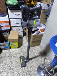 مكنسة شحن ماركة Kalado مستخدمه نظيفة جاية بدون ملحقات فقط شاحنة وياها ...