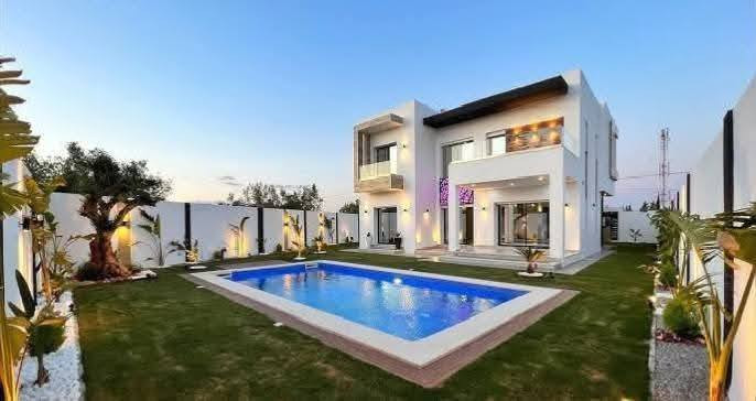 ملاحضه نتعامل نقدا وتقصيد حسب الشروط كاوادر هندسيه مخصصه في الزراعة وألبناء
زراعة النخيل في كل انواعه واحجام مختلفة يوجد فسائل جميع أصناف النخيل يوجد امايات نخيل ايضا جميع الأصناف زراعة الحمضيات في كل انواعه ايضا جميع الأحجام توجد بناء دور استراحة بناء منتجعات بناء مسابح وتصميمها بناء بيوت بناء اسيجه حجر بلوك  زراعة و تصميم ممرات والديكورات للحدائق المنزلية والعامة مستعدون لتجهيز كافت المساحات حفر الابار ارتوازي وعادي عمل منظومات تقطير ومرشاة اعاده تصميم الأراضي المتروكة زراعه وترتيب تسميد الأشجار والنخيل والأراضي يوجد لدينا سماد حيواني سماد دجاج  و دفان الأراضي عنواننا كربلاء ونعمل في كافة محافظات العراق  /ملاحظة يوجد لدينا قطع اراضي للبيع اراضي زراعيه للبيع دوانم ونص دوانم للبيع بيوت للبيع يوجد شالهات للبيع ترميم البيوت القديمه والحديثه ترتيب البساتين المتروكه والأراضي الزراعيه 
*********** /*********** /***********
