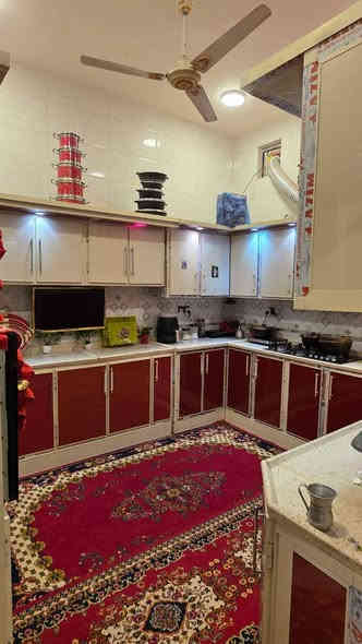 يعلن مكتب عقارات الرحمن عن توفر دار للبيع في شط العرب الجزيره اليوبه قرب مدرسه الصقر شارع الملعب مساحه الدار 100 ركن قاطين بناء درجه اولى الرض قلع والشوارع 10متر يتكون الدار من 4غرف ومطبخ وديوان وصاله وصحيات داخليه وخارجيه مثل ماواضح في الصور سعر الدار 85 معا الثاث وبي مجال للاستفسار الاتصال *********** عنوان المكتب عقارات الرحمن شارع الثامريه قرب مدرسه الثامريه الاهليه
