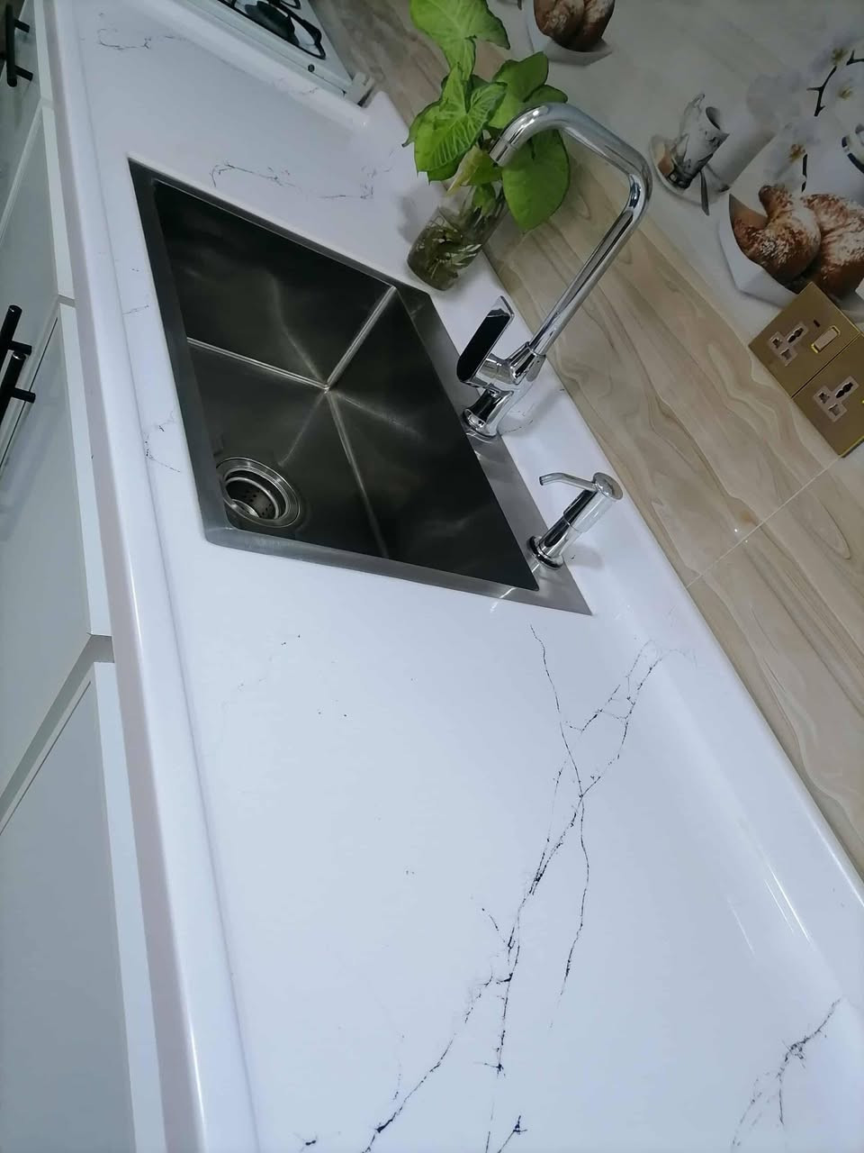 کەوانتەر بو فرۆشن تازە دروست كراوه مەوادی دەرجەیک چواردە گەڵای تێچوە ئه یفرۆشيت به دە گەڵا دە متره  بەتباغەکەوە 
ناونيشان رزگاری


**إذا كنت صاحب هذا الإعلان وتريد حذفه لأي سبب، رجاءا أرسل رسالة إلى الدعم الفني**