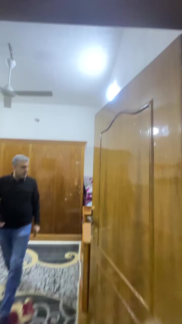 بيت في حي الانصار مساحة 60 متر طابو صرف بناء جديد طابوق جمهوري كله صب حي الانصار شارع الحرفين قرب اسواق ابو نبأ السعر 75 وبي مجال 
***********
