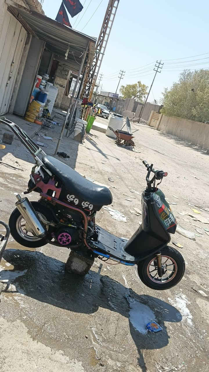 سلام عليكم وي وي للبيع دراجه معروفه كلش زين مايحتاج اسولف عنه جاهزه كله مكينه لا تنقيص ولا شي بيه نهضه وسرعه شك الكاع كزوز رياضي كلجات رياضي توبو سلف كامله سعره ٦٠٠ وبيه مجال رقمي ***********
