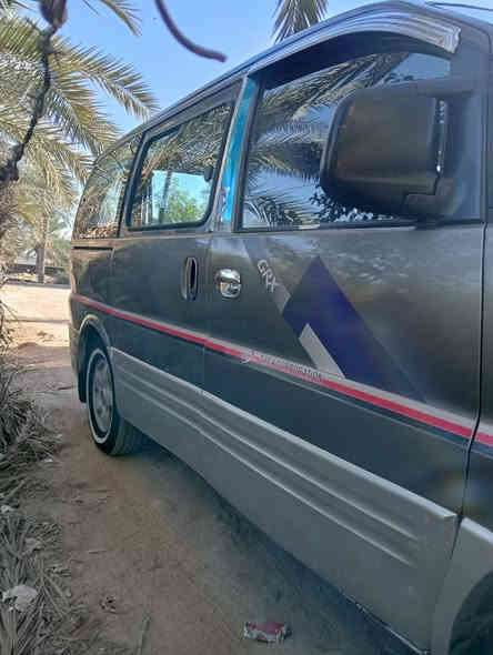 السلام عليكم ستاركس الفينيه بتره 8راكب محرك كير اكسن مكفولات كهربايات كلهه شغاله تبريد شغال منضومه جديده موديل 2000  خصوصي بسمي المكان بغداد الدوره سعر 75 للستفسار ***********/***********
