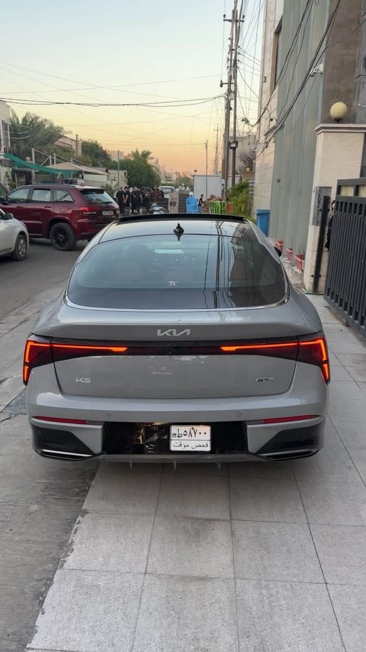 كيا  K5  موديل 2025  جيتي لاين   فول موصفات
محرك 2500 تنفس طبيعي   ماشيه 3300km بدون رقم 
حادثها بنيد تبديل وصبغ  ومقدمه الجاملغ بارد الشاصي الايسر صبغ  وهنا بلعراق صار بيه نص الجاملغ الخلفي والباب صبغ اثر شخط يم السمكري 
بغداد الكرخ الغزاليه السعر 14500 وبيه مجال بسيط   بيع فقط بدون مراوس ***********
