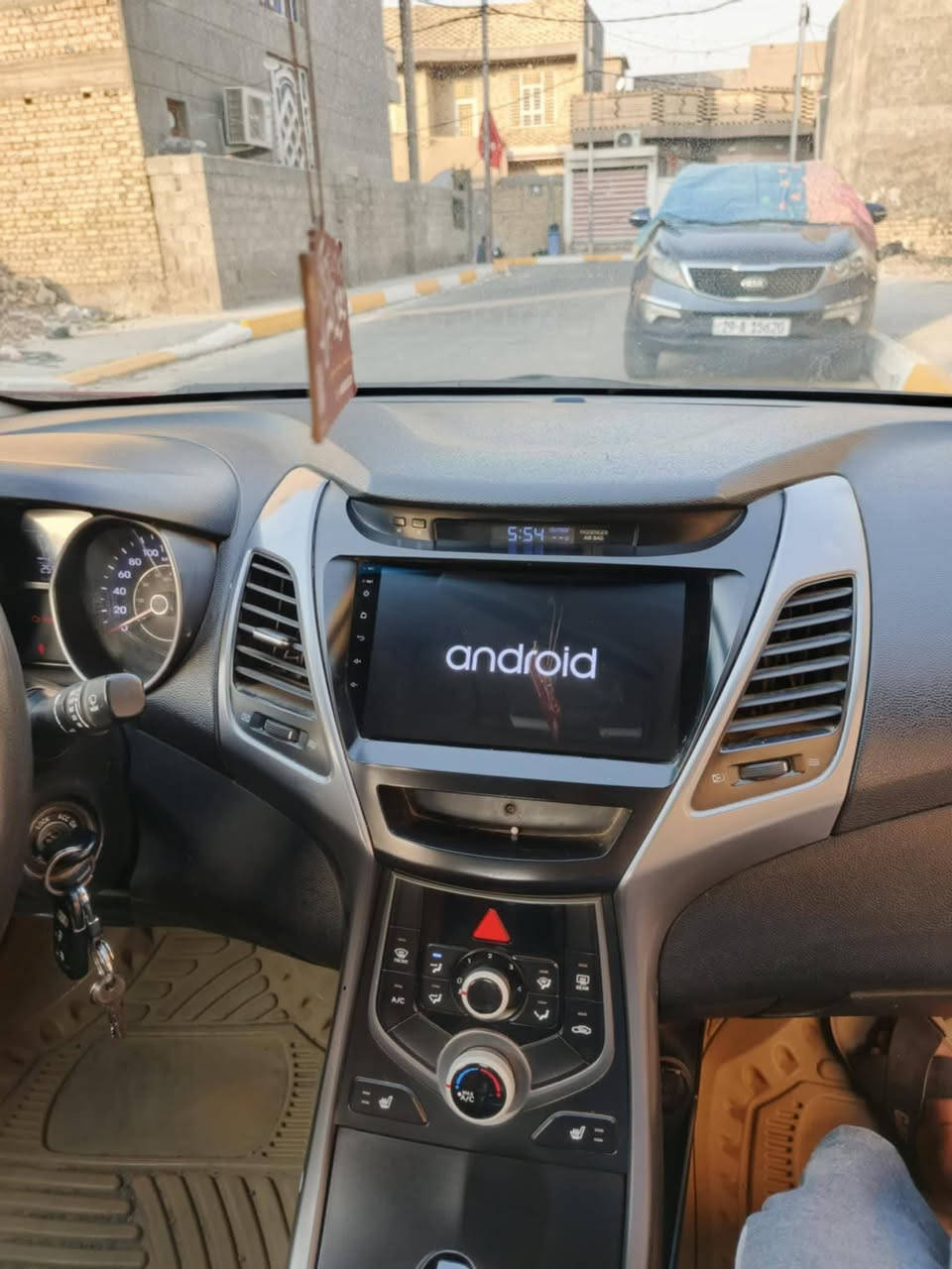 النترا موديل ٢٠١٥محرك ٢٠٠٠بيه مكانات صبغ السنور موجود بل صور  مكان السيارة واسط  السعر103بيه مجال بسيط سنويه جديدة وهزه جديدة ورقم إنكليزي باسمي غير متوجود على الفيس اتصال على الرقم  ***********👍
