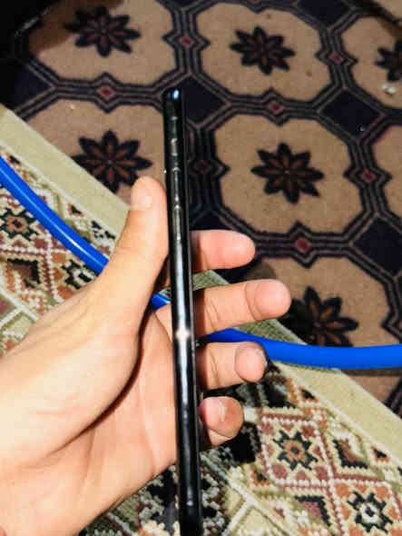 اقرا المنشور ماعجبك اعبر 
السلام عليكم 
ايفون١١ برو ماكس للبيع 
بطاريه 🔋٨٩ بلاديه 
ذاكره ٢٥٦
لون اسود طافي
الجهاز مكفول شخط ما مشخوط 
ومامفتوح ابد 
ملاحضه) الجهاز فقط السماعه مال المخابرات اله تفتح سبيكر ويسمعك المقابل 
السعر ٤٠٠ قابل للتفاوض 
الرقم ***********
