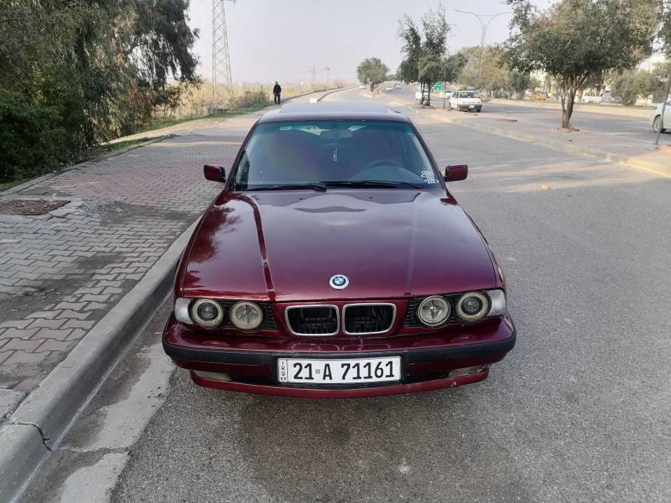 بیئم دبلو بۆفرۆشتن مۆدیل 1992 مەکینەی 525کەپس بیلاد گیر عادی گیر مەکینەی بەشەرت بی سەرف بی بخار بی لیدراو بؤياخ عام بؤ جواني رەقەم سلیمانی رەقەم سنەوی  تازایە تا 2029 دەفتر بەنزینی هەیە تحویل غرامە بەشەرت مواصفات سلایت کوشین جلد جام کارابا سوکان 95 ئیرباک پیش پان بۆنیت پان پیشی کامل کراوە بە 95 تبرید مەرکەزی پاوەر ABS قوفل مەرکەزی لایت زینۆن لایت ئەڵقە تاخم پیش کارابایی به شرت تەقەو ڕەقەی  بەشەرت ماڵ دۆستا دينار مسرفي تيا نيه ناونیشان کەرکوک رەحیماوە *********** //// *********** كركوك, العراق
