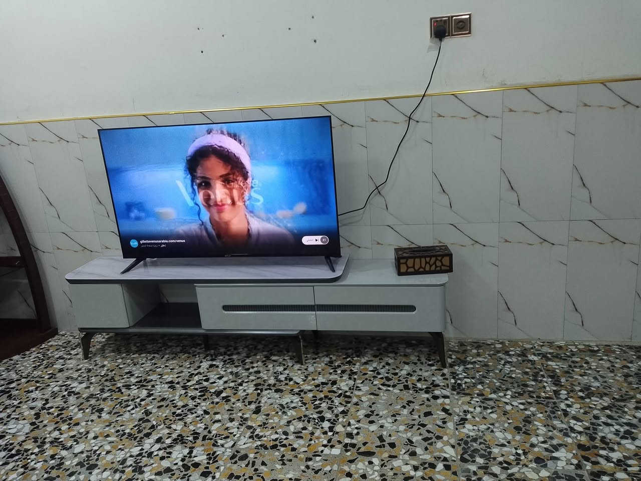 ميز شاشة مرمر خالي من اي ضرر اشترينا من العالميه للاثاث ب ٢٤٠ الف ونريده ب ١٥٠ الف وشاشة فور كي حجم ٥٠ جديدة مامستعملة هواي وكارتونتها وياها اريدها ب ٢٥٠ وبيهن مجال للشراي مكاني الزعفرانية والاستفسار الرقم ***********
