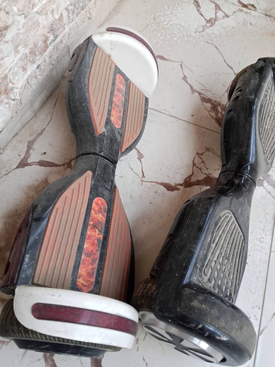 سكوترات ثنين جانن يشتغلن بس نتركن
سعرهن  ثنينهه 80 الف بيهن مجال 

***********
