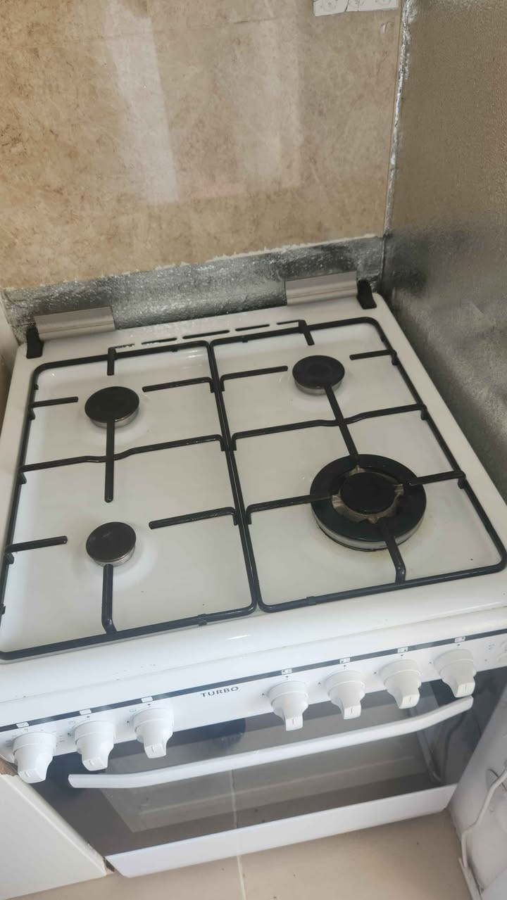 زۆر پاکو جوانە. مارکەی توربۆیە  وەکو لۆک وایە بەڵام زۆر بە هەرزانتر. 

تێبیبی: سینی فڕنەکەی لەگەڵ نیە. 

*********** السليمانية, العراق
