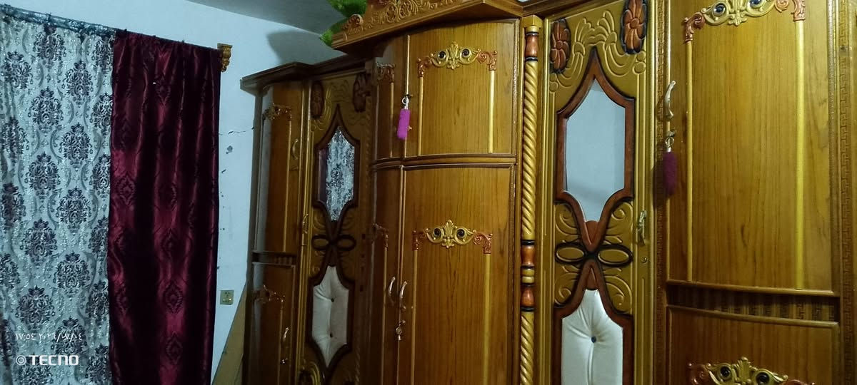 السلام عليكم عندي قرفه للبيع مستعمله شي قليل اخو الجديد مثل ماوضح بل الصور اخشاب صاج دنگه السعر  750وبيهه مجال لشراي ***********متواجد واتساب مكاني بغداد قريب فلكه حي النصر

