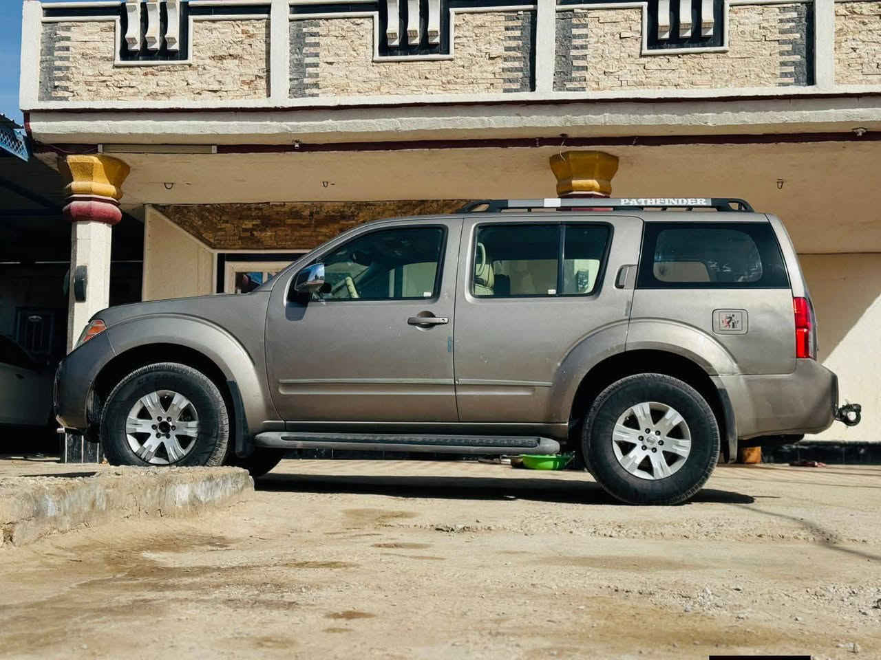 السلام عليكم للبيع او مراوس حسب القناعه
باثفندر 2008 مواصفات خليجي.محرك 4000 6سلندر
7راكب- بانزين عادي وصرفها زين رقم بغداد
سنوية بأسمي مكاني بابل
اتوماتيك-گير و محرك تمام
لايتات زنون وبلوجكترات تمام شغالة
طخم تاير بحالة جيدة صدر جيد
السيارة نصبتها حلوة وخير من الله
الستفسار***********واتساب
الستفسار***********واتساب
