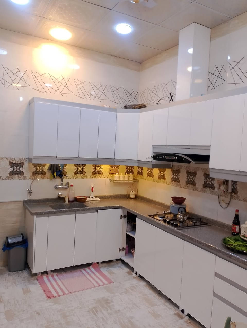 بيت طابو صرف مساحه ١٠٠ متر في الاسكان صناعي نزله ثالثه 
يحتوي ع غرفه صاله دوانيه مطبخ صحيات داخلي وخارجي 
الشراي فقط يتصل ***********
