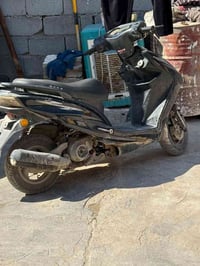 دراجة سكنس تشتغل بس متروكة من فترة كفرها تعبان شوية رايدها ١٢٥ ابيعها ...