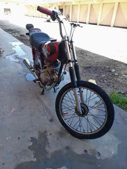 سلام عليكم دراجه للبيع شاصي ارشه موديل 12 مكينه 18 القديم دراجه نضيفه سعر 400 وبيه مجال الداجه بدون ***********
