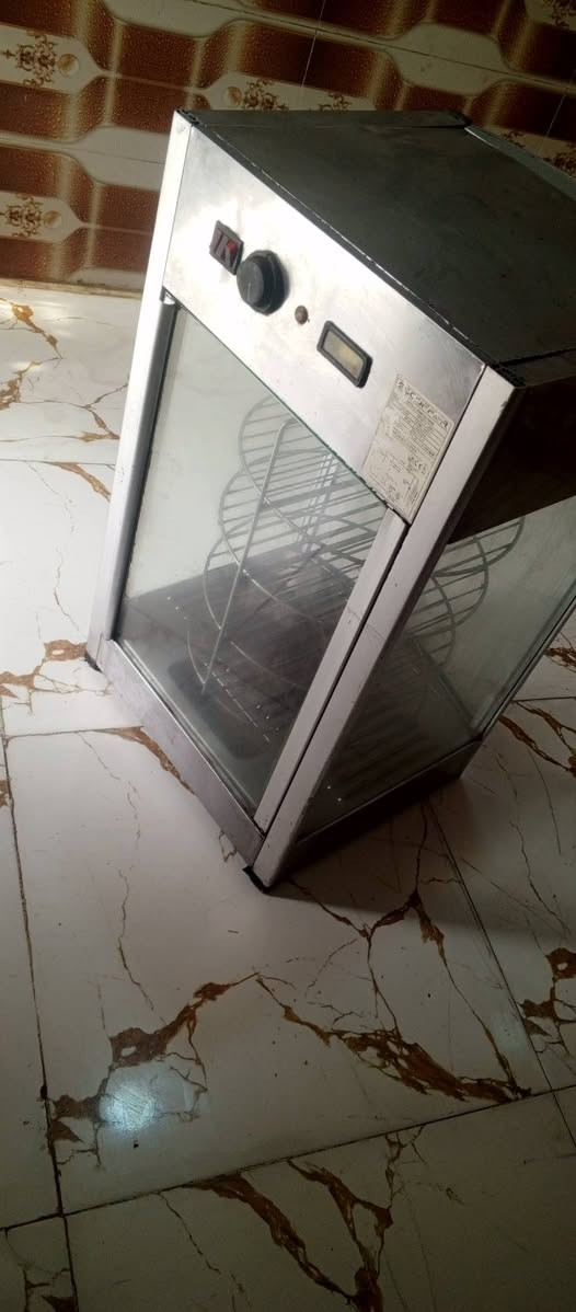 خزانة تسخين طعام وعارضه لانواع الطعام شغالة لاستفسار 
***********
