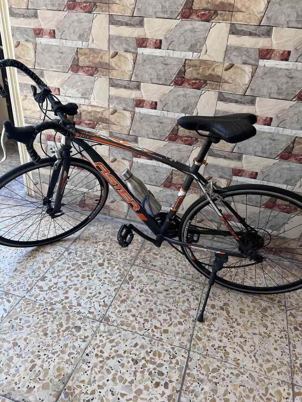 السلام عليكم بايسكل رود للبيع السعر 100 الف و النمرات كلهن شغالات وبيه مجال مكاني بغداد حي العامل للتواصل متواجد فيس و واتساب ***********
